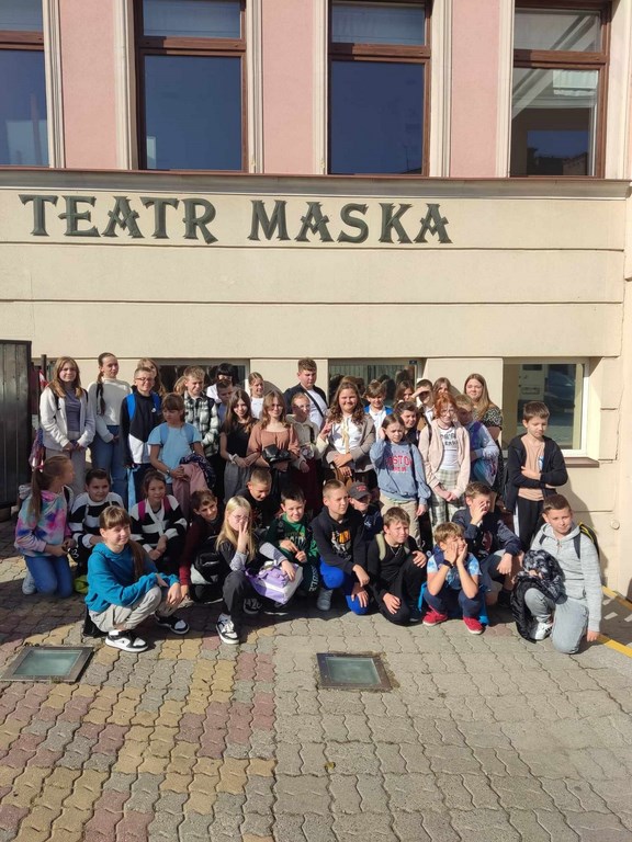„TEATR JEST MAGIĄ. TU WSZYSTKO JEST MOŻLIWE”.