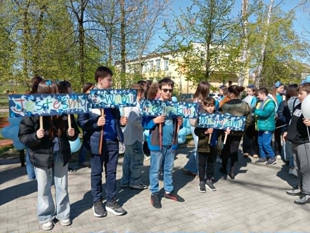 MARSZ NIEBIESKICH MOTYLI