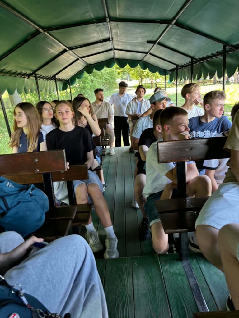 RELACJA Z WYCIECZKI KLASY 7 DO SZYDŁOWA, KUROZWĘK I ZAMKU KRZYŻTOPÓR